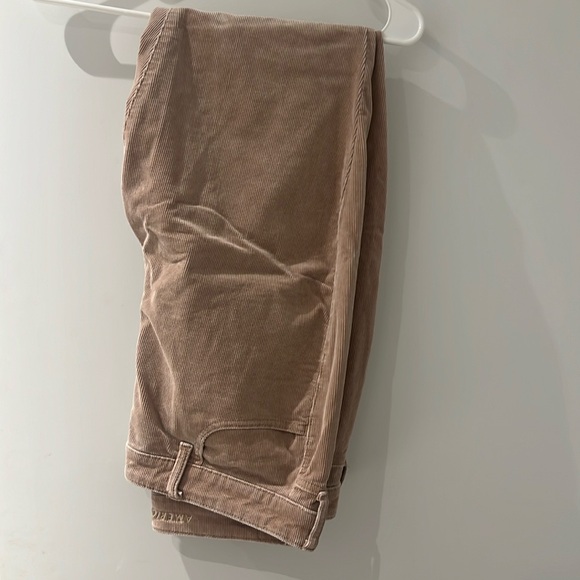 American Eagle- High waisted corduroy pants - Picture 1 of 3